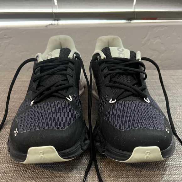 ON Cloudflyer Women’s Size 6.5 - Picture 3 of 7